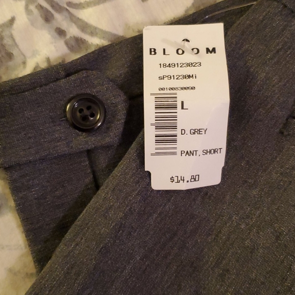 Shorts - Picture 2 of 3